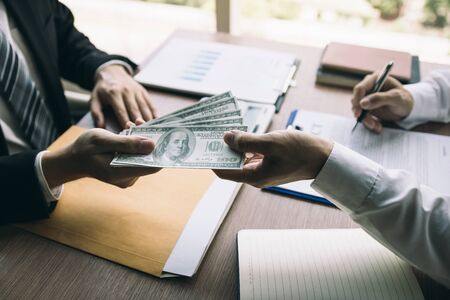 Mutual Fund Direct vs Regular Hybrid Funds: Which is Better for Indian Investors?