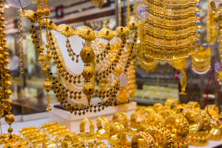 Real Gold vs Gold ETF: What’s Best for Festivals & Wedding Season in India?